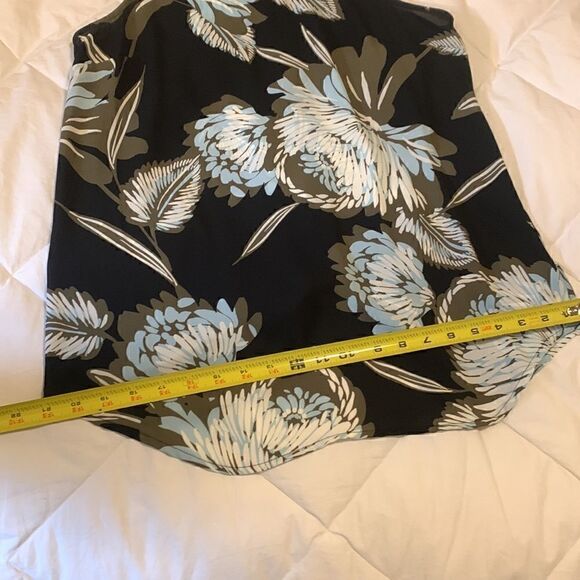 WHOWHATWEAR., sleeveless blouse, polyester, medium, great condition - Picture 9 of 13